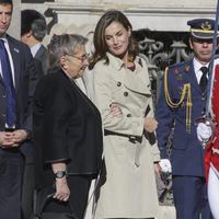 Nechama Rivlin coge del brazo a la Reina Letizia en la recepción al presidente de Israel en Madrid