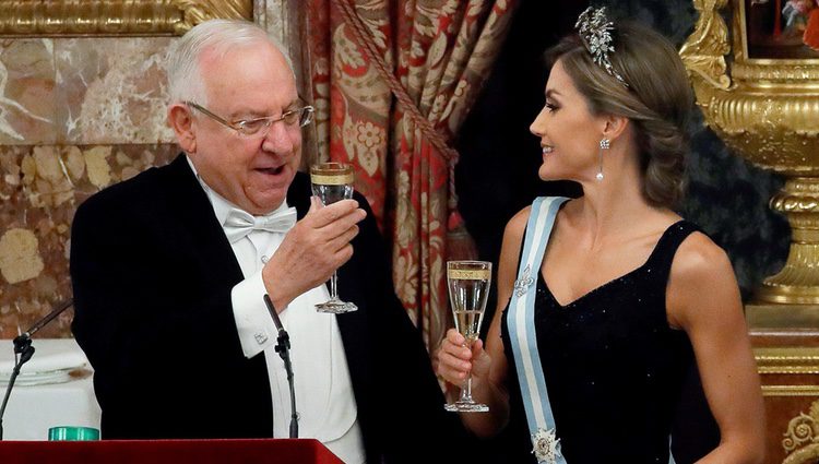 El presidente de Israel brinda con la Reina Letizia en la cena de gala en el Palacio Real