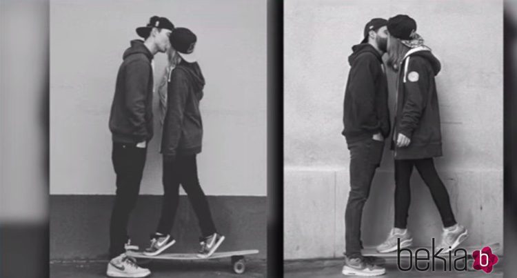 Yoli y Jonathan ('GH15') imitando una beso entre skaters