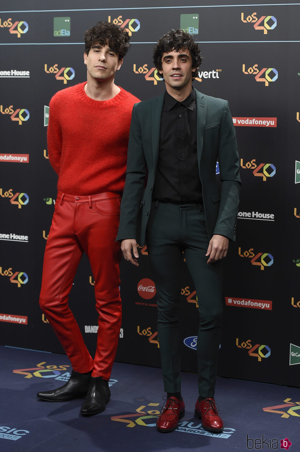 Javi Calvo y Javier Ambrossi en la alfombra roja de los 40 Principales Music Awards 2017