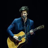 Shawn Mendes durante su actuación en los MTV EMA 2017