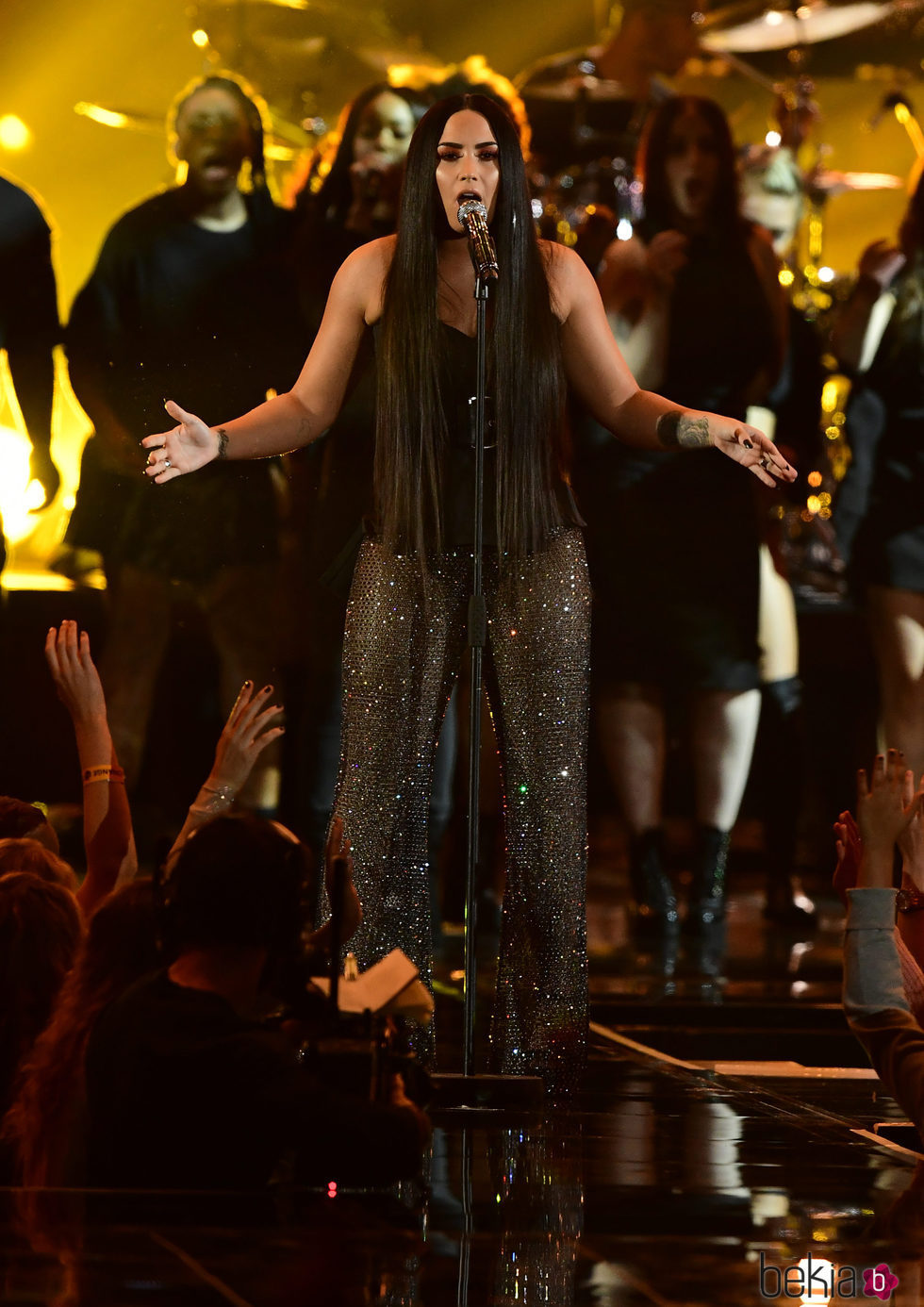 Demi Lovato durante su actuación en los MTV EMA 2017