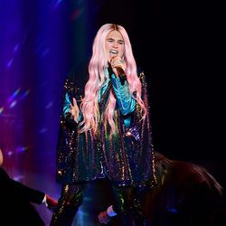 Kesha durante su actuación en los MTV EMA 2017