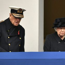 La Reina Isabel y el Duque de Edimburgo en el Día del Recuerdo 2017
