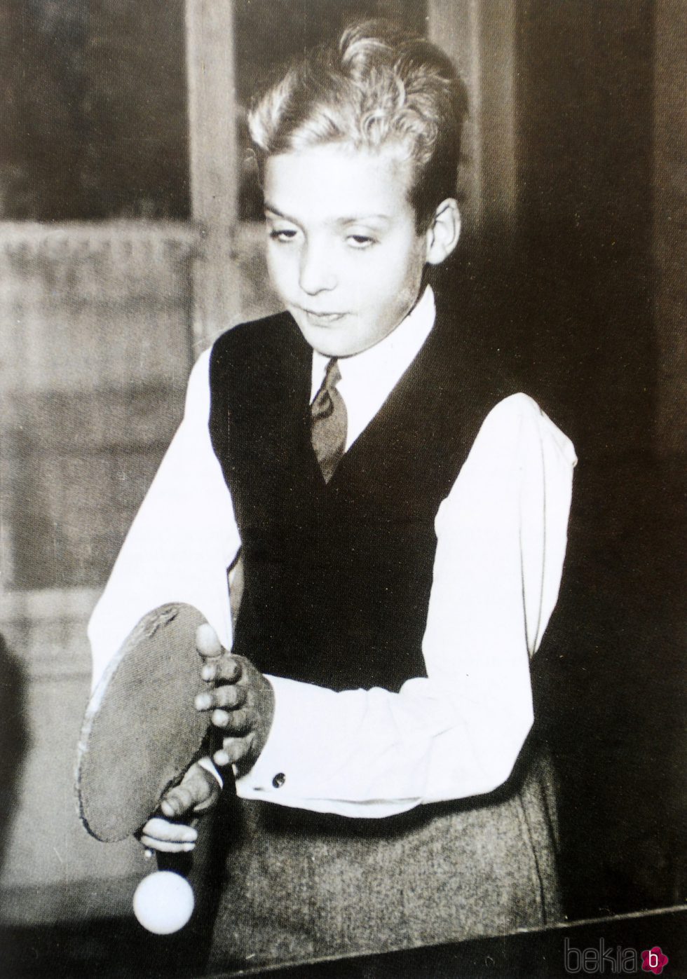 El Rey Juan Carlos de niño jugando al ping-pong