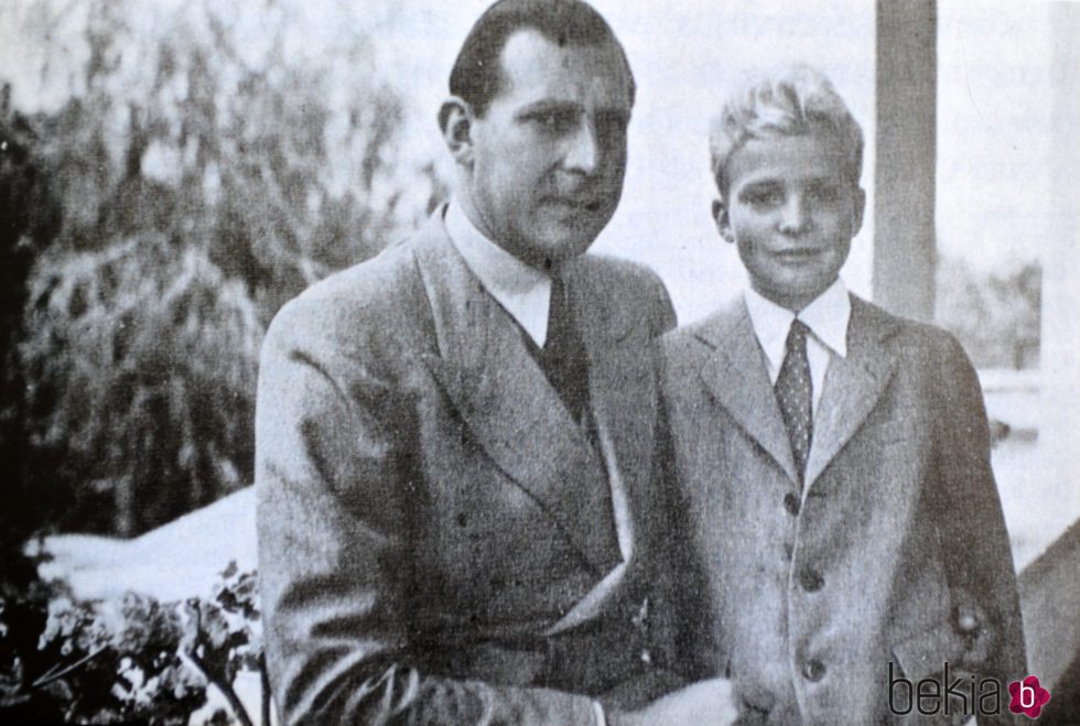 El Rey Juan Carlos de niño con su padre