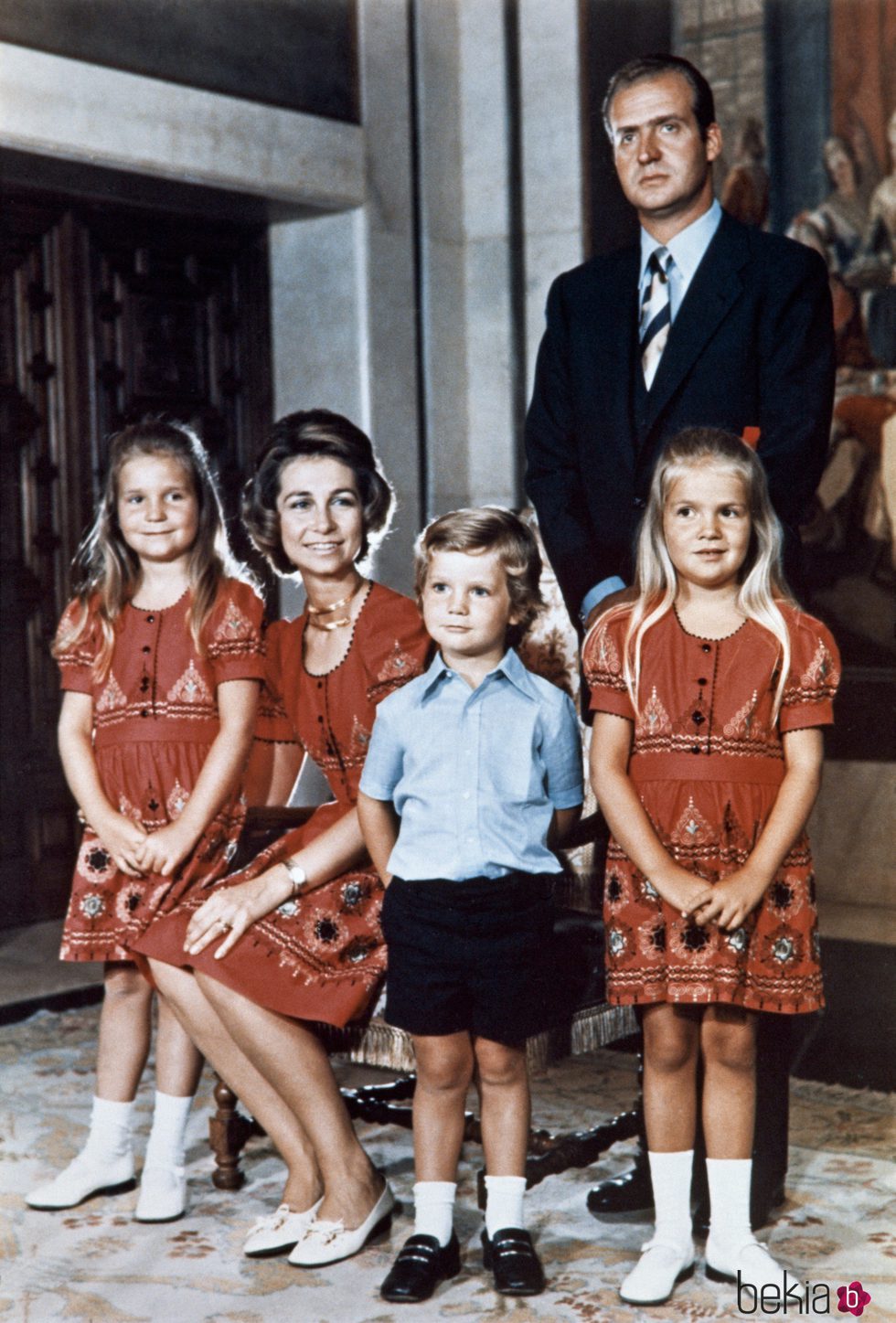 Los Reyes Juan Carlos y Sofía con sus hijos cuando eran pequeños