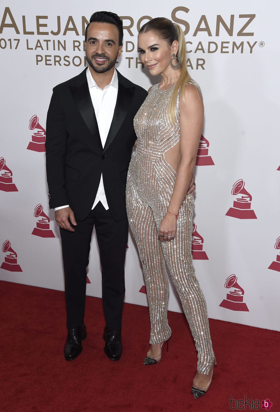 Luis Fonsi y Águeda López en la entrega del Premio Persona del Año 2017 de los Grammy Latinos