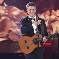 Alejandro Sanz agradeciendo el cariño recibido durante su actuación en la entrega del Premio Persona del Año 2017 de los Grammy Latinos