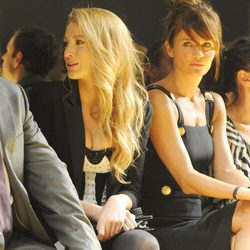 Blake Lively y Helena Christensen en el frontrow de Versace