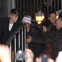 Justin Bieber y Selena Gomez en París