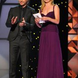 Emily VanCamp y Dierks Bentley en la gala de los CMA Awards 2011