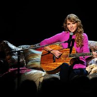 Taylor Swift cantando en la gala de los CMA Awards 2011