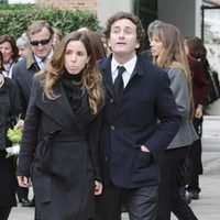 Ana Aznar y Alejandro Agag en el funeral de Ernesto Botella