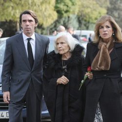 José María Aznar, Ana Serrano y Ana Botella en el funeral de Ernesto Botella