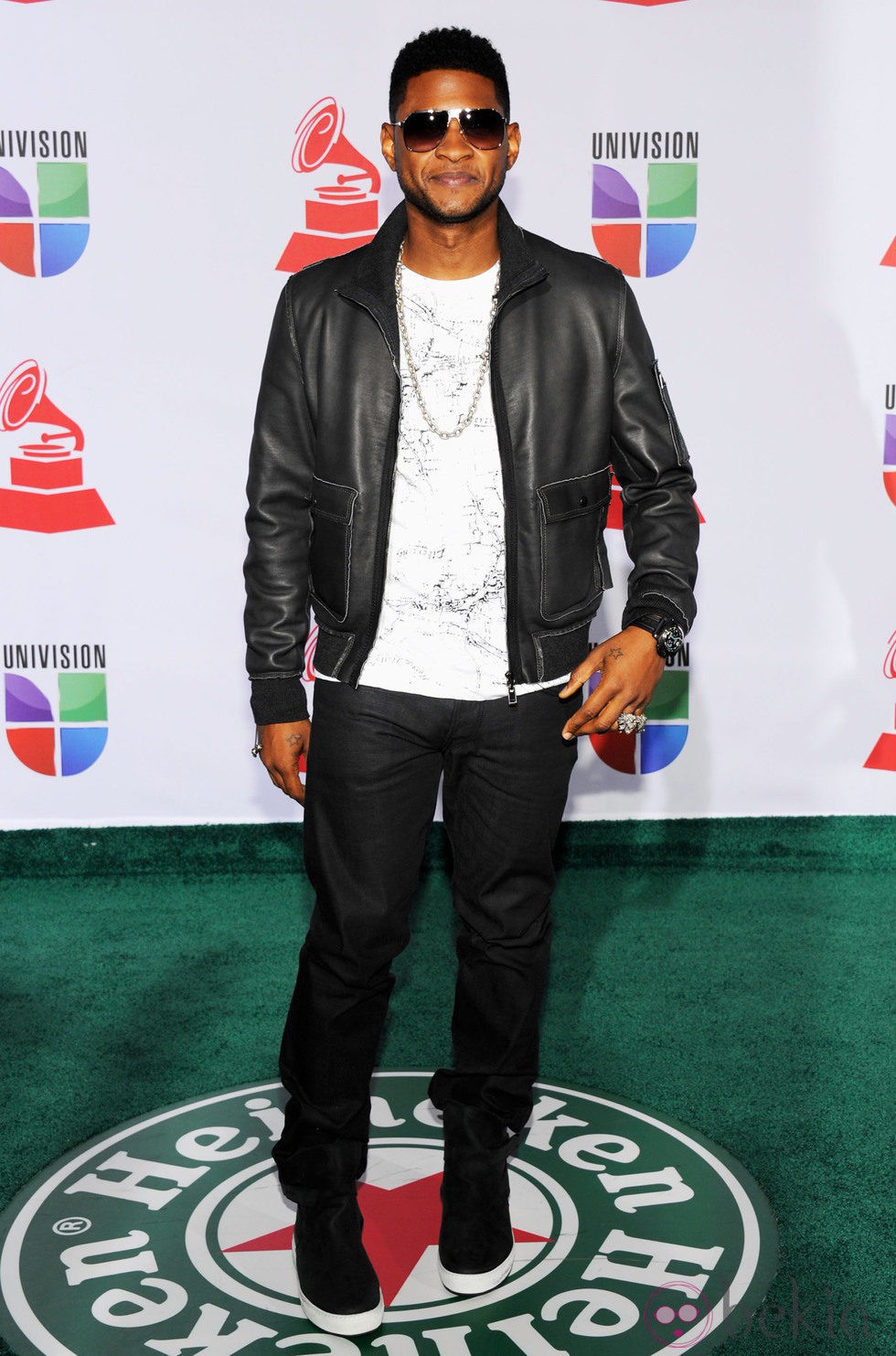 Usher en los Grammy Latinos 2011