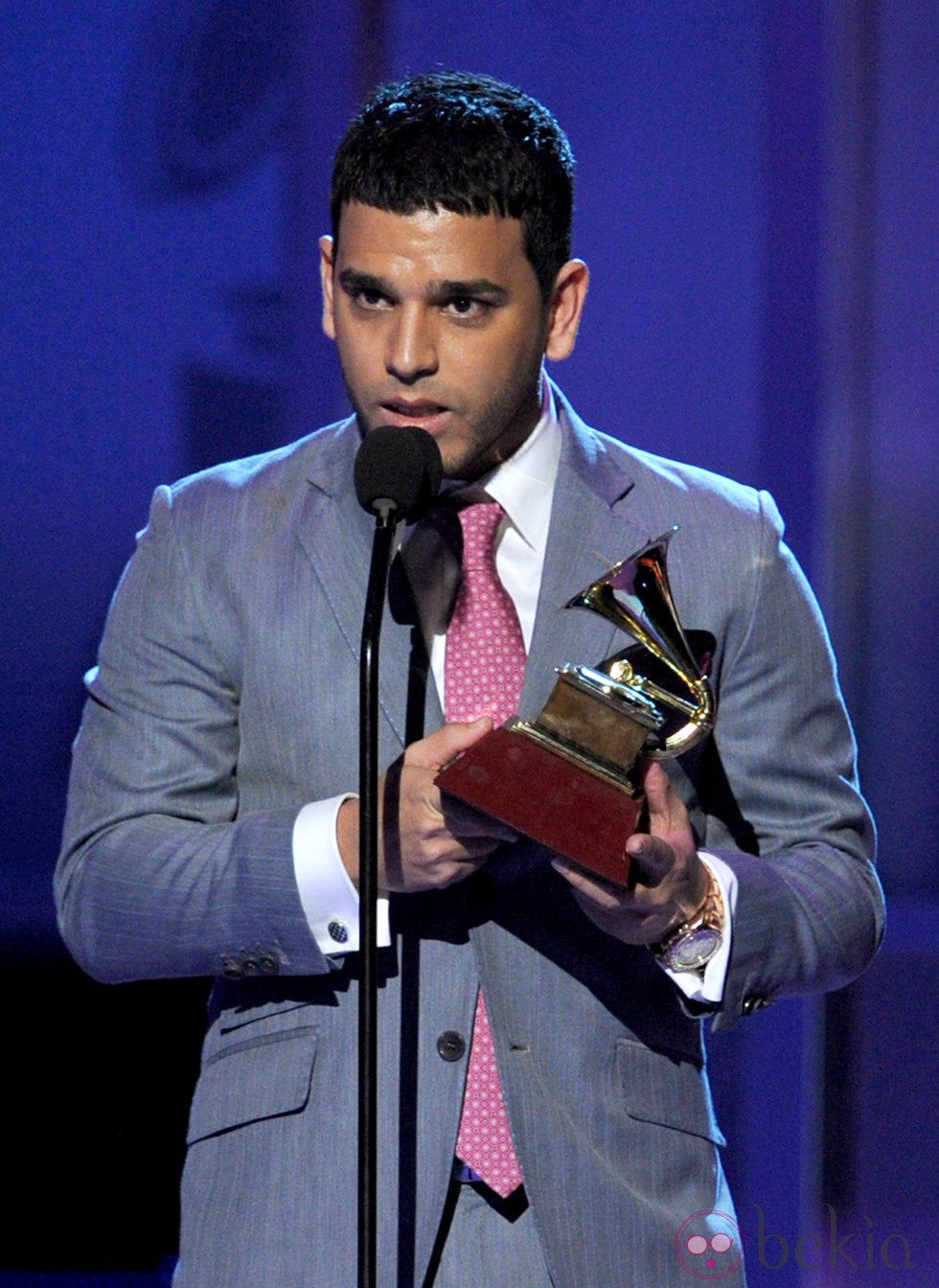 Tito el Bambino recoge su premio Grammy Latino 2011