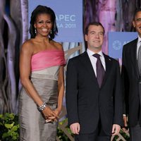 Michelle Obama, Dimitri Medvedev y Barack Obama en la cumbre APEC en Hawai