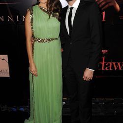 Nikki Reed y Paul McDonald en el estreno de 'Amanecer. Parte 1' en Los Ángeles