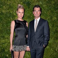Rebecca Romijn y Jerry O'Connell en la gala Vogue Fashion en Nueva York