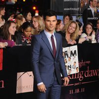 Taylor Lautner en el estreno de 'Amanecer. Parte 1' en Los Ángeles