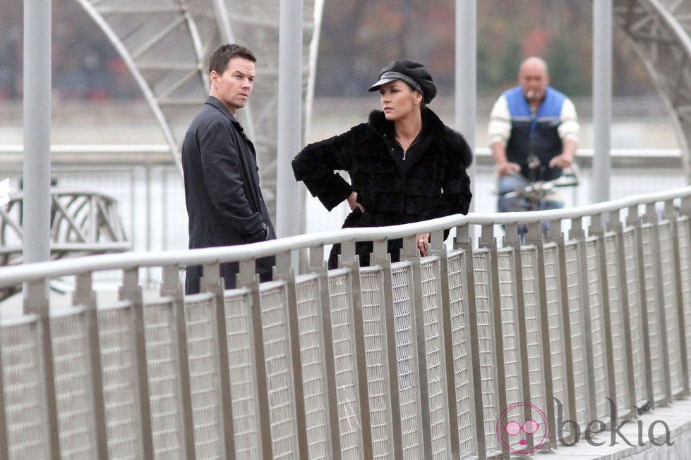 Mark Wahlberg y Catherine Zeta Jones en el rodaje de la película 'Broken City'