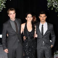 Robert Pattinson, Kristen Stewart y Taylor Lautner en el estreno de 'Amanecer. Parte 1' en Londres