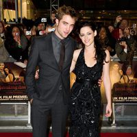 Robert Pattinson y Kristen Stewart estrenan 'Amanecer. Parte 1' en Londres