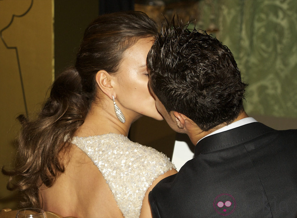 Apasionado beso entre Irina Shayk y Cristiano Ronaldo en los Premios Prix de Moda de Marie Claire 2011