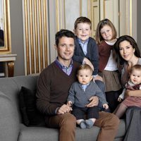 Los Príncipes Federico y Mary de Dinamarca con sus cuatro hijos