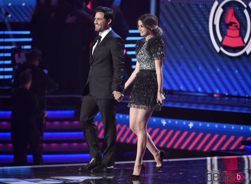 Ana de Armas y Edgar Ramírez en la gala de los Grammy Latinos 2017