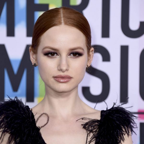 Madelaine Petsch en los American Music Awards 2017 - Gala y alfombra