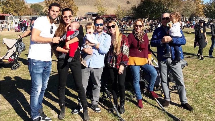 Mario Suárez y Malena Costa disfrutando del zoo en familia
