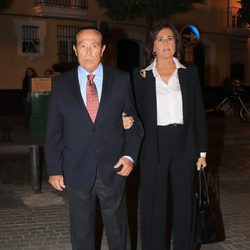 Curro Romero y Carmen Tello en el funeral por el tercer aniversario de la muerte de la Duquesa de Alba