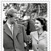 Sello conmemorativo con una foto durante la luna de miel de la Reina Isabel y el Duque de Edimburgo por su 70 aniversario de boda