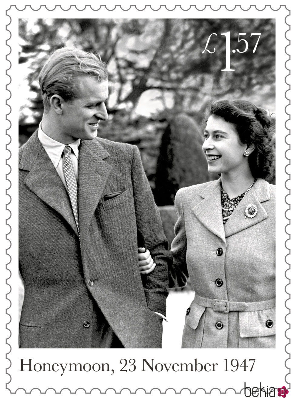 Sello conmemorativo con una foto durante la luna de miel de la Reina Isabel y el Duque de Edimburgo por su 70 aniversario de boda