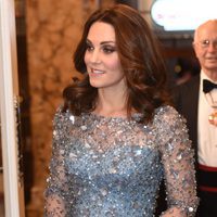 Kate Middleton en la Royal Variety Performance 2017 luciendo embarazo