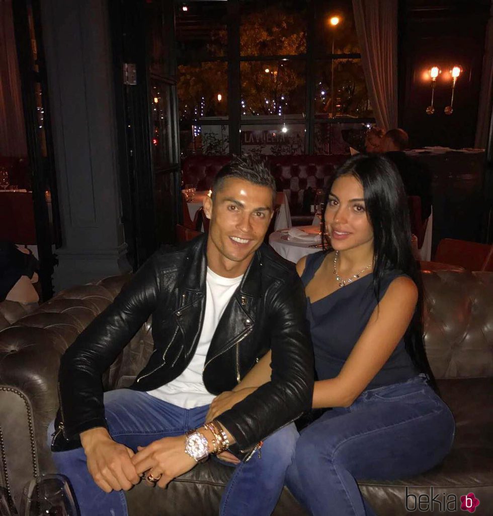 Cristiano Ronaldo y Georgina Rodríguez disfrutando de una cena