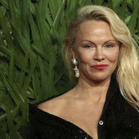 Pamela Anderson irreconocible en los British Fashion Awards