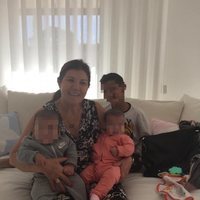 Dolores Aveiro con tres de los cuatro hijos de Cristiano Ronaldo