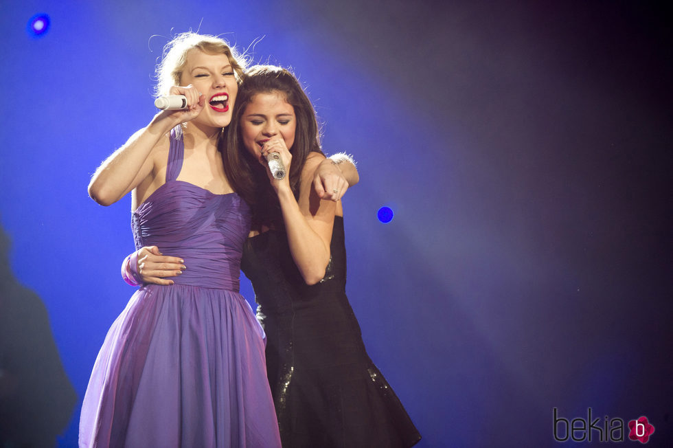 Selena Gomez y Taylor Swift cantan juntas en Madison Square
