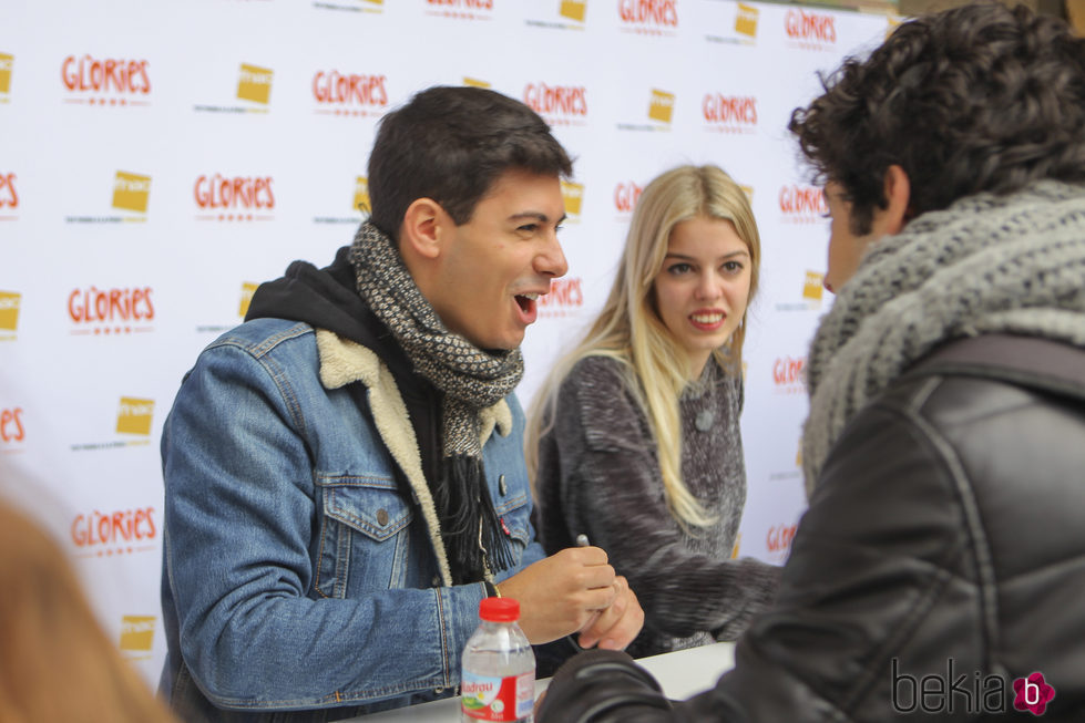 Alfred sonriente durante la firma de discos de 'OT 2017' en Barcelona