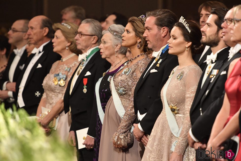 La Princesa Magdalena de Suecia, el Príncipe Carlos Felipe, Sofia Hellqvist y otros miembros de la familia Real en los Premios Nobel 2017
