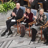 Mette-Marit, Haakon, Harald y Sonia e Noruega en la entrega del Premio Nobel de la Paz 2017