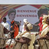 Carteles de bienvenida a la Reina Letizia en Senegal