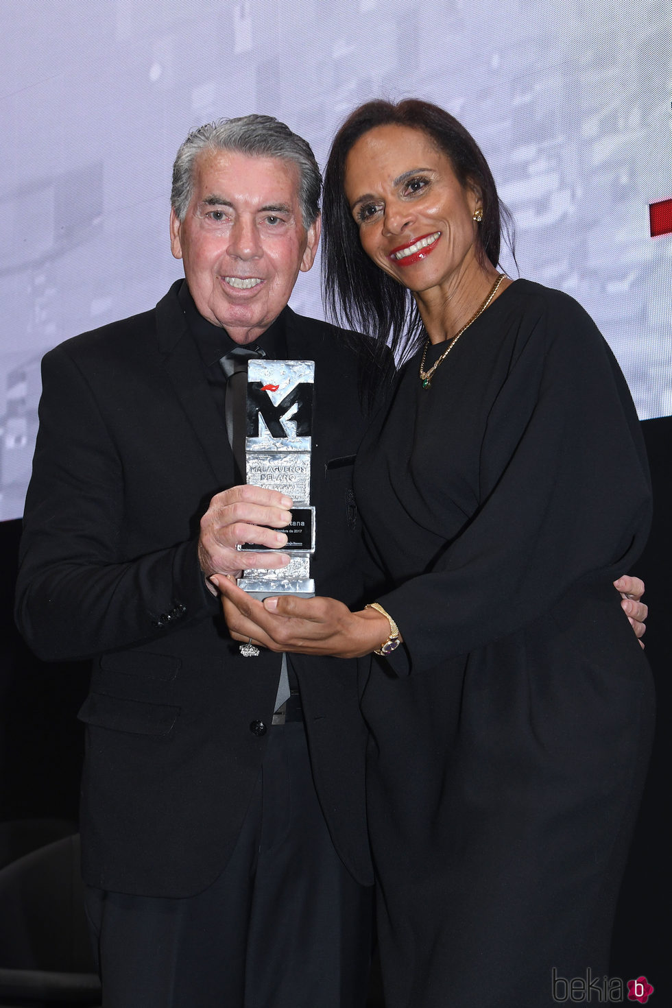Manolo Santana junto a Claudia Rodríguez en los Premios Malagueños del Año