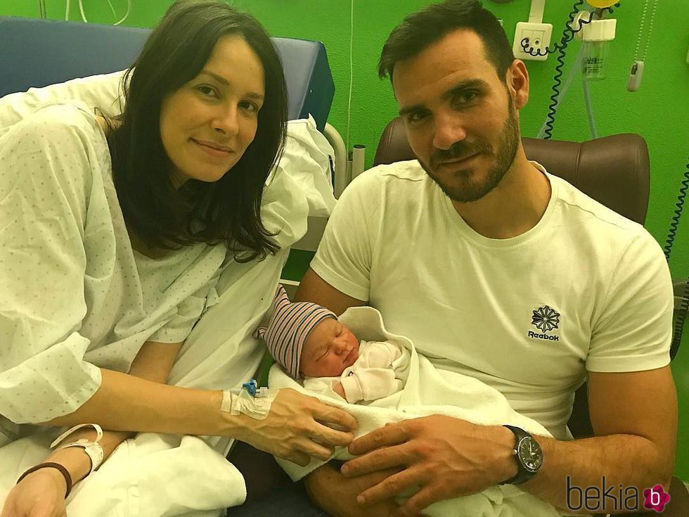 Saúl Craviotto y Celia García con su hija recién nacida Alejandra