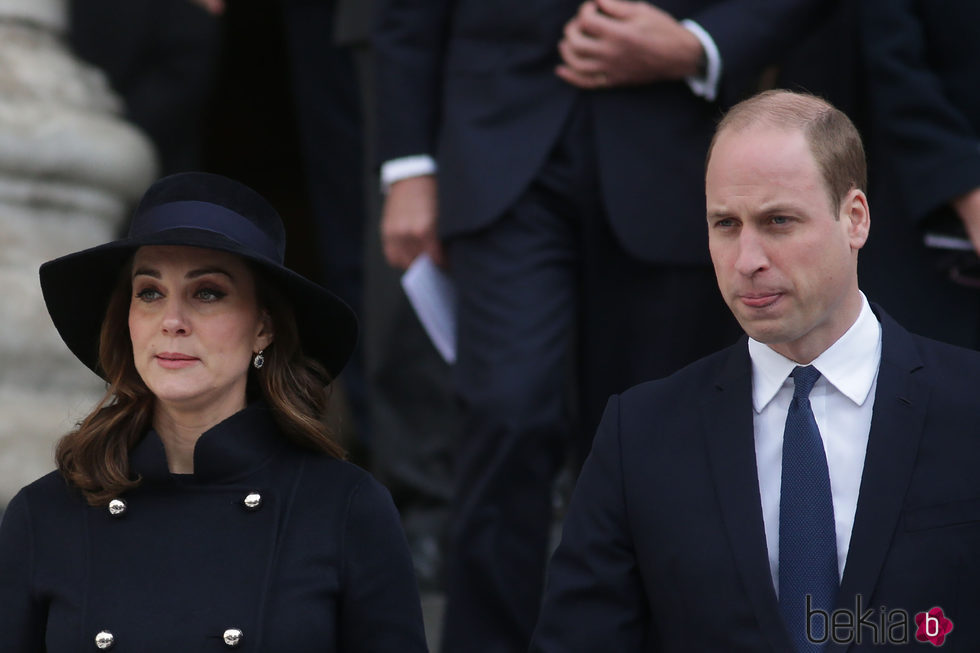 Kate Middleton y el Príncipe Guillermo en el aniversario del incendio de la Torre Grenfell