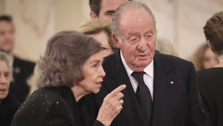 Los Reyes Juan Carlos y Sofía en el funeral de Miguel de Rumanía