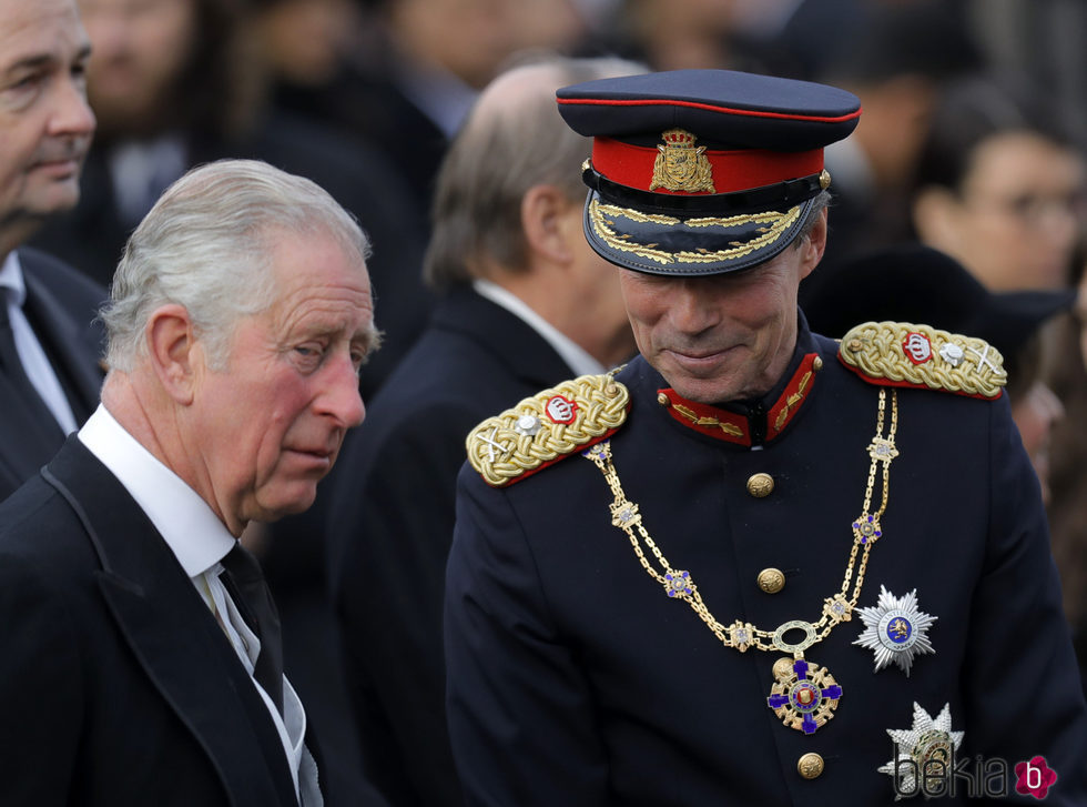 El Príncipe Carlos y Enrique de Luxemburgo en el funeral de Miguel de Rumanía